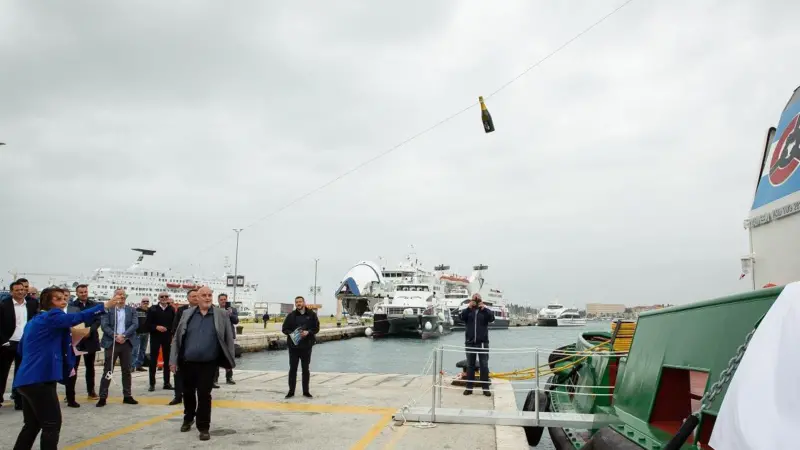 'Hrabri' was christened in a traditional naming ceremony (Damen)
