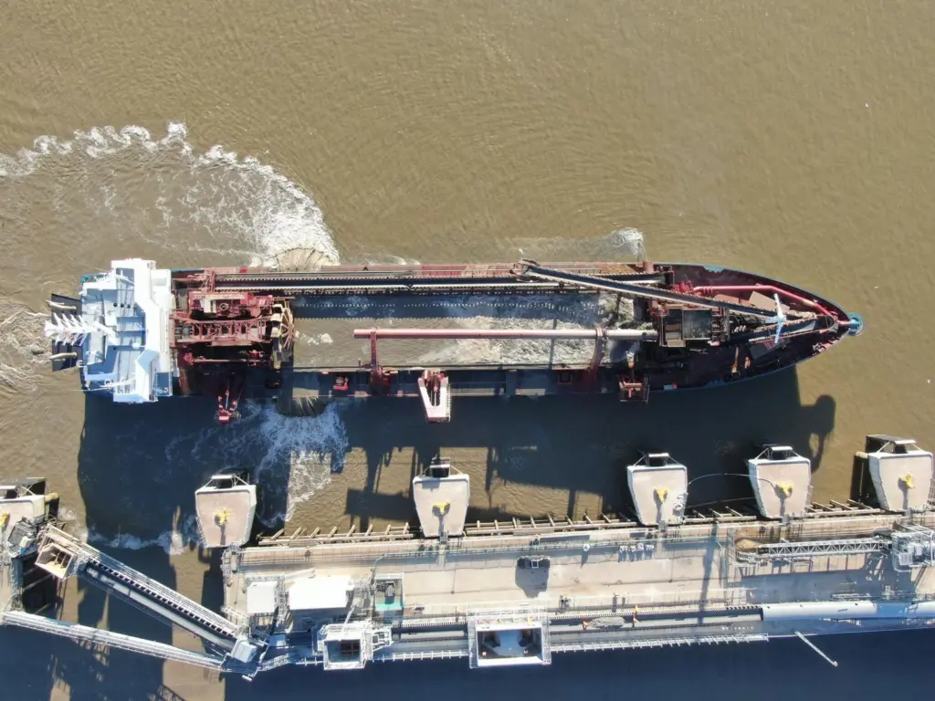 Tilbury dredging