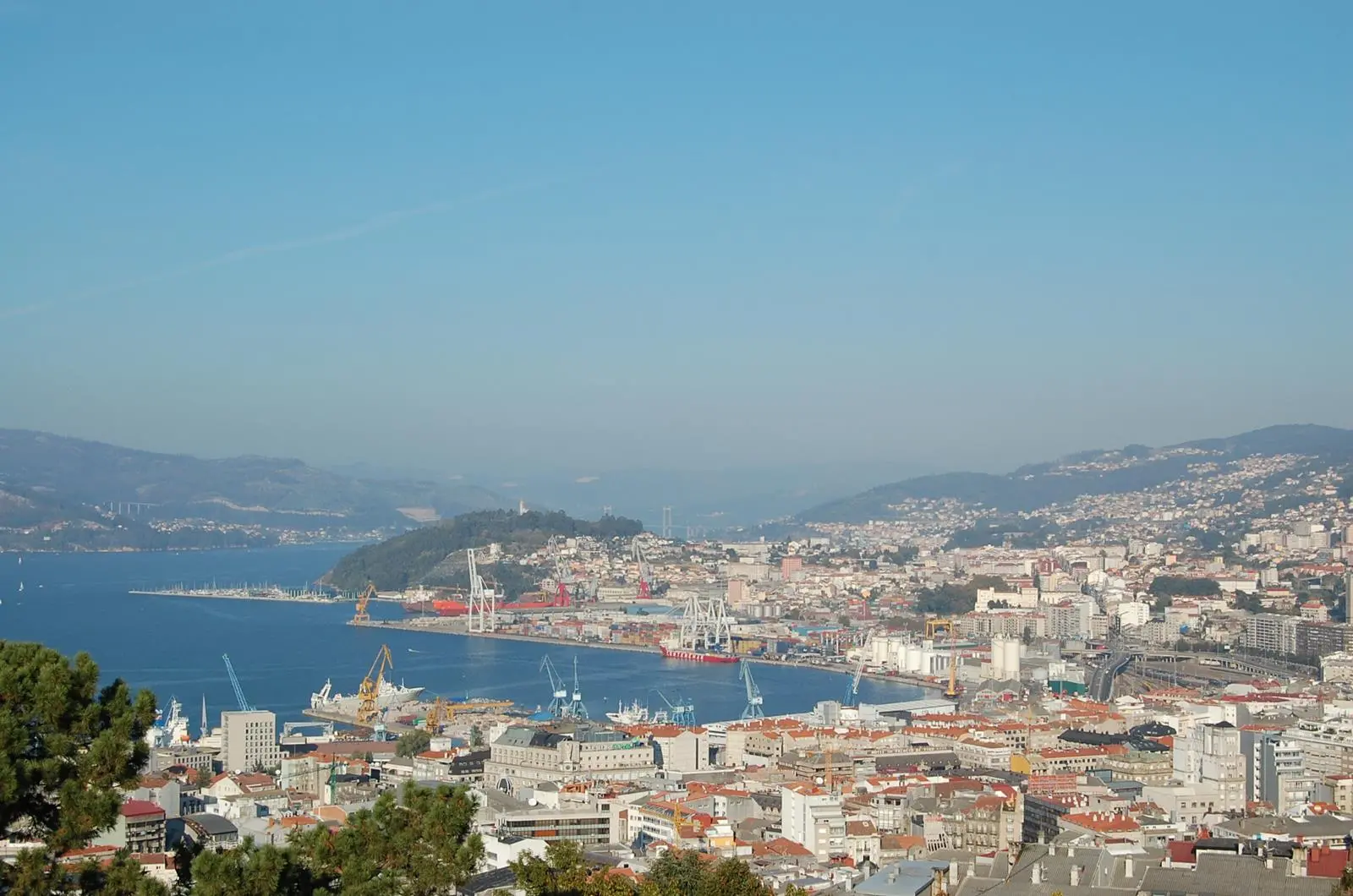 Centro_e_porto_de_Vigo