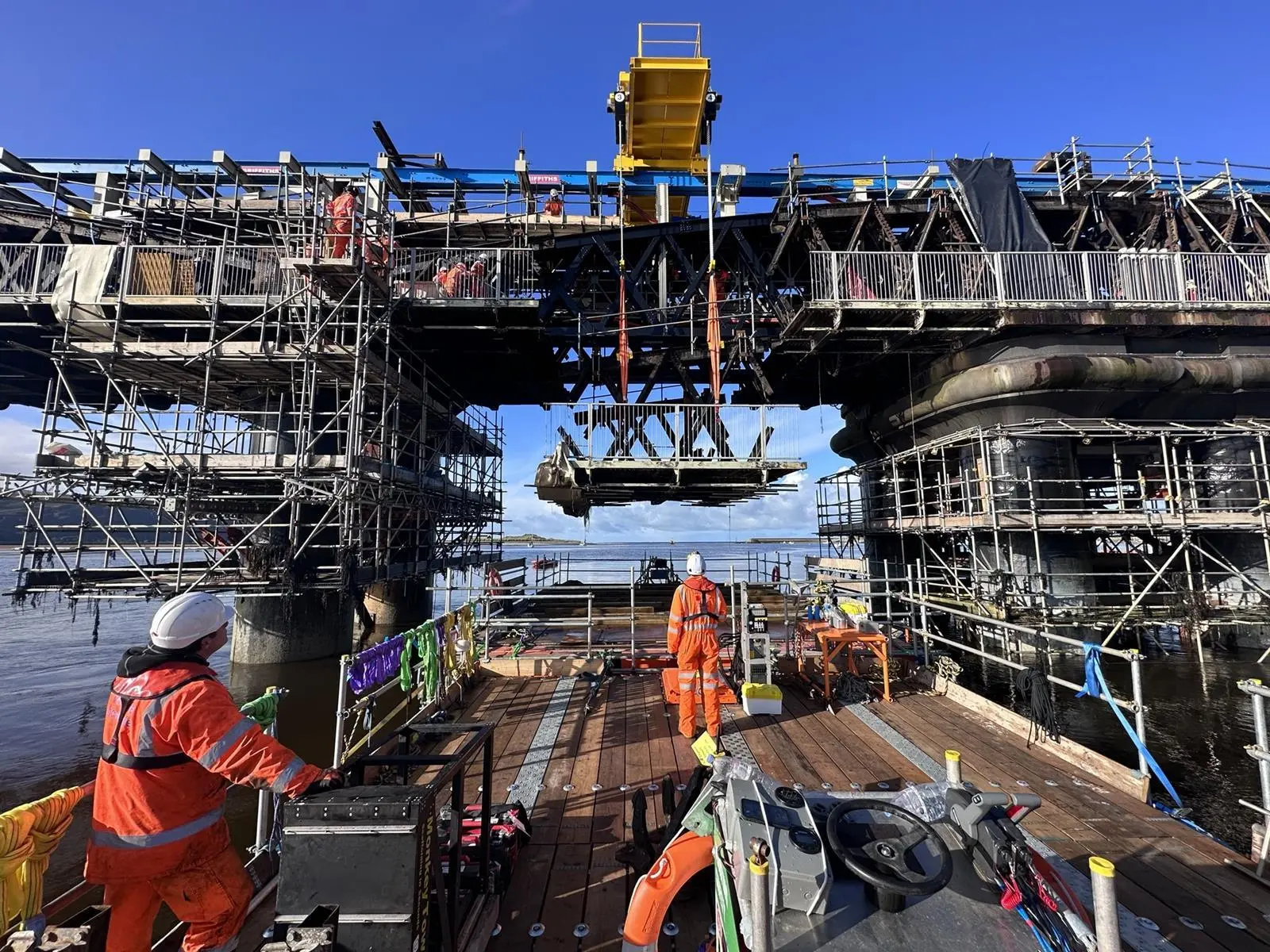 Lowering the old bridge sections onto the ScaffFloat