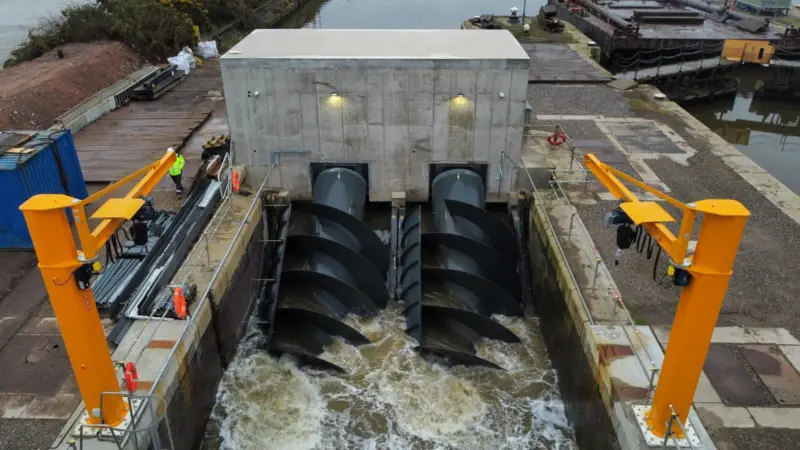 The twin Archimedean screw generator at Eastham