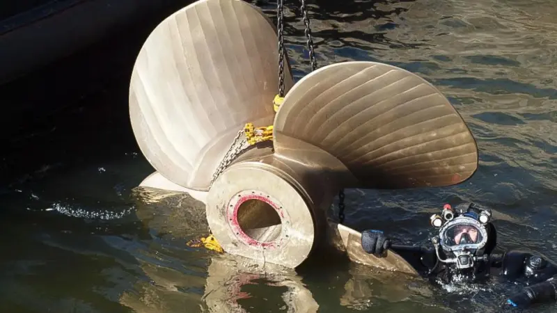 The divers' work including changing the seasonal propellers (Alfons Hakans)