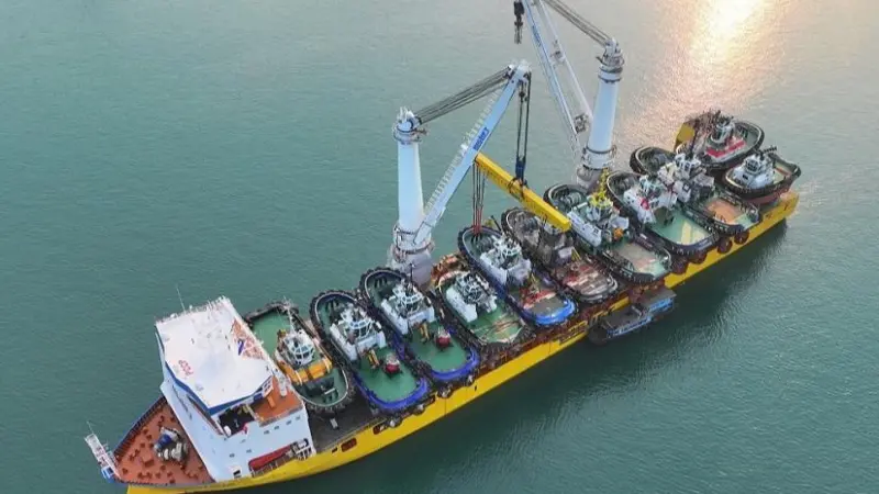 Damen Shipyards teams up with BigLift to bring 11 tugs from East Asia to Europe on one vessel (2)