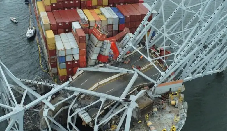 Explovies were used to remove wreckage from 'Dali's' foredeck (Unified Command) (002)