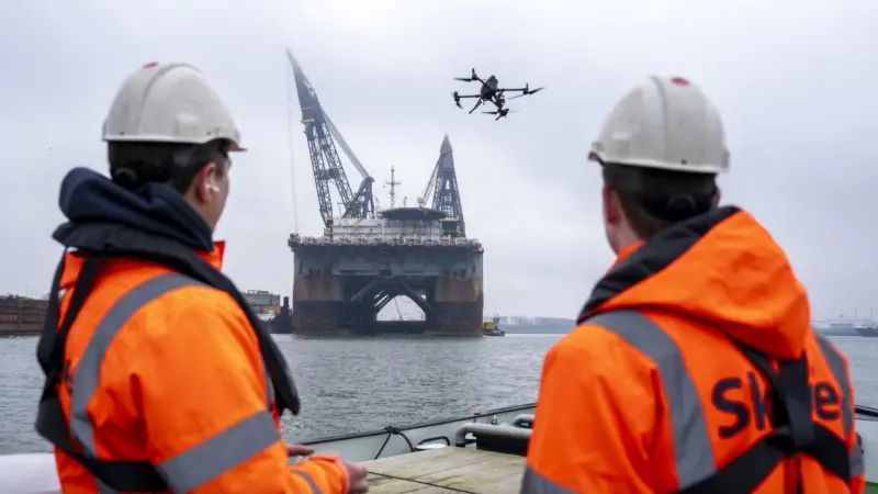 An aerial drone transferred a messenger line 400m during the trial (Kotug)