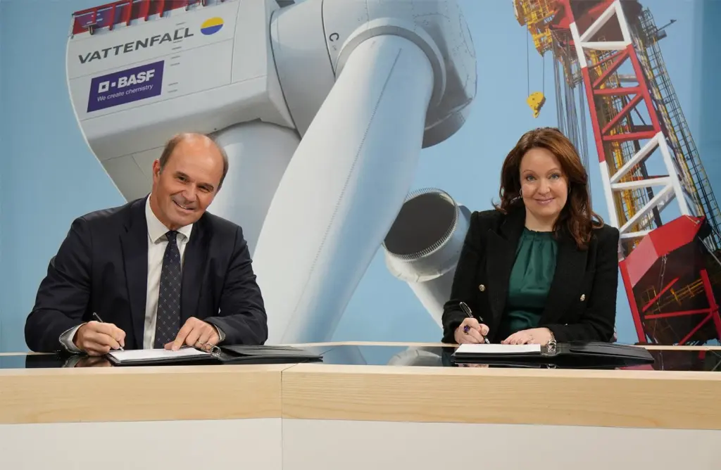 Martin Brudermüller, CEO BASF SE and Anna Borg, CEO Vattenfall sign the Nordlicht 1+2 agreement
