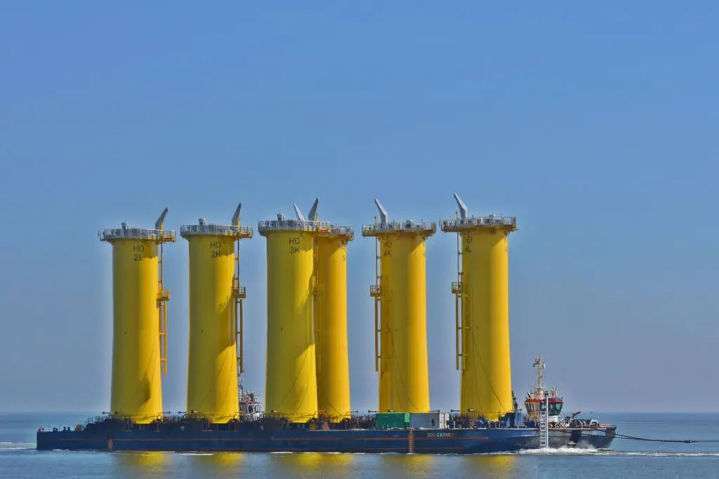transport-der-transition-pieces-fuer-den-offshore-windpark-he-dreiht_1715819797487
