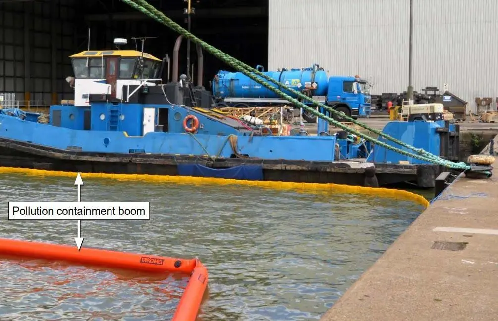 Pollution booms deployed around the damaged tug (MAIB)
