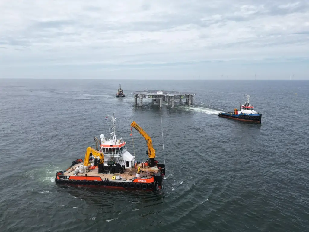 Towing out the SolarDuck Merganser floating offshore solar array