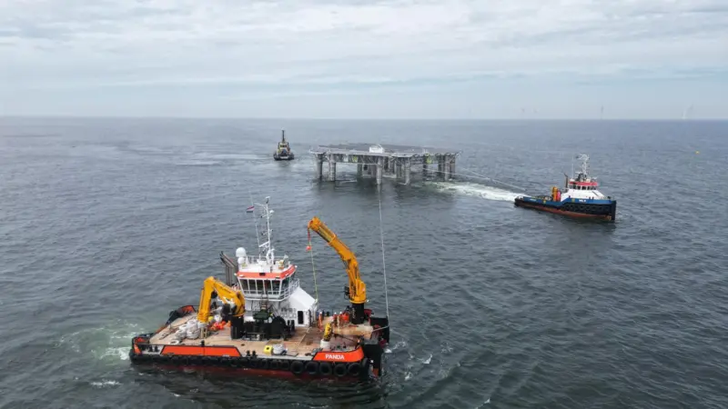 Towing out the SolarDuck Merganser floating offshore solar array