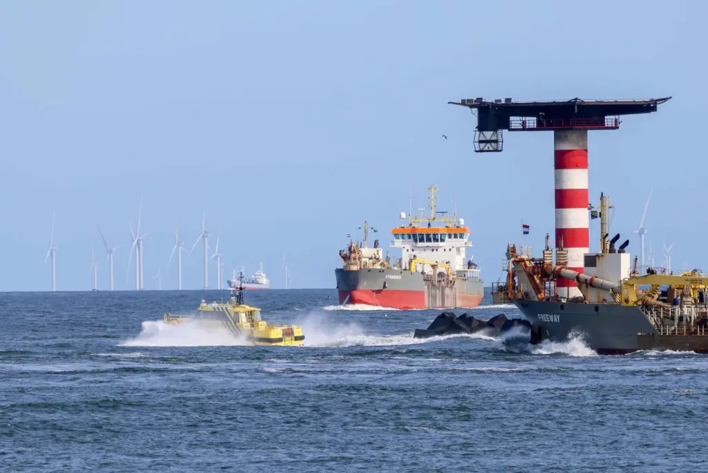 Floating and fixed objects have to share the same waters in the North Sea (Peter Barker)