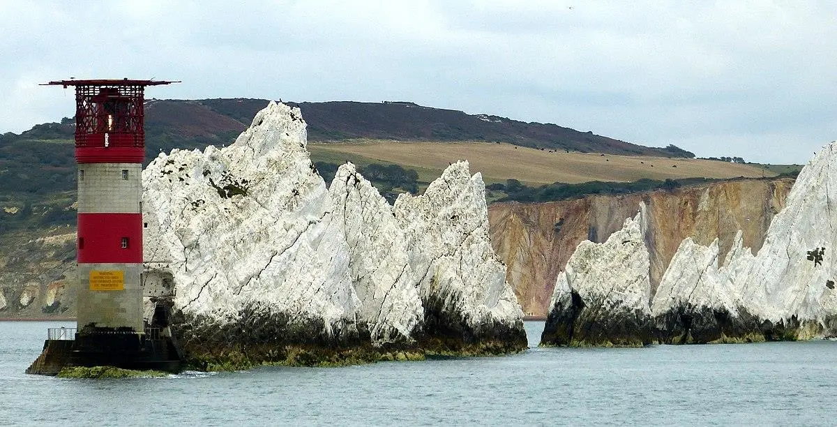 1200px-The_Needles_Lighthouse._Isle_of_Wight.._-_panoramio