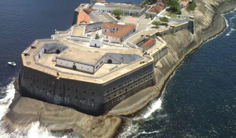 The image shows an overhead shot of the Santa Cruz Lighthouse, located on Santa Cruz Fortress at Guanabara Bay, Brazil