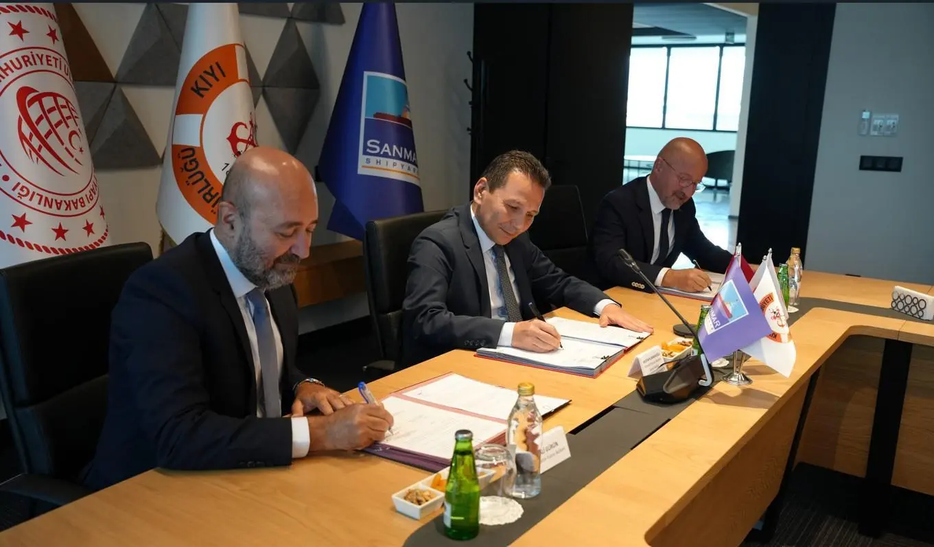 Representatives from Sanmar and Turkey's Directorate General of Coastal Safety sign the contract (Sanmar)
