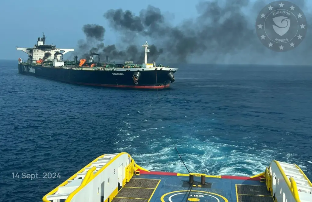 'Sounion' is taken safely under tow by one of the tugs  (EUNAVFOR ASPIDES)