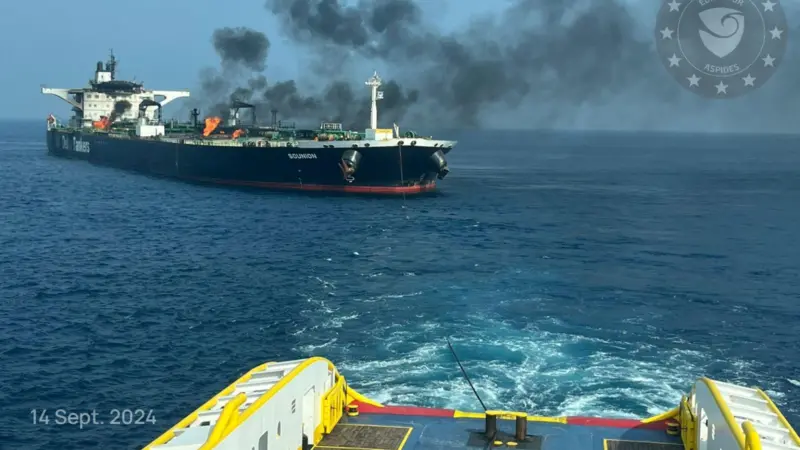 'Sounion' is taken safely under tow by one of the tugs  (EUNAVFOR ASPIDES)