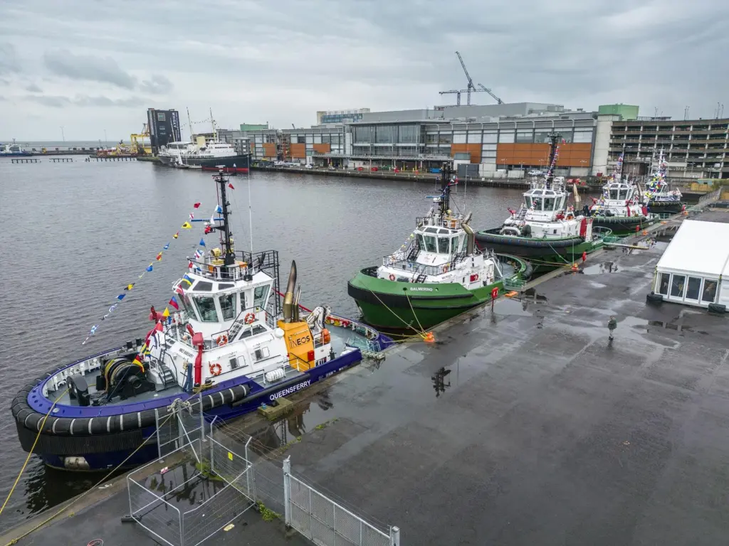 Six tugs Port of Leith