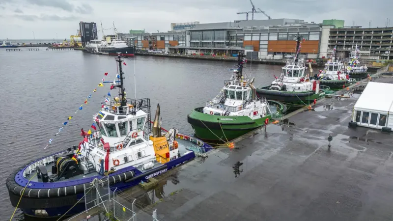 Six tugs Port of Leith