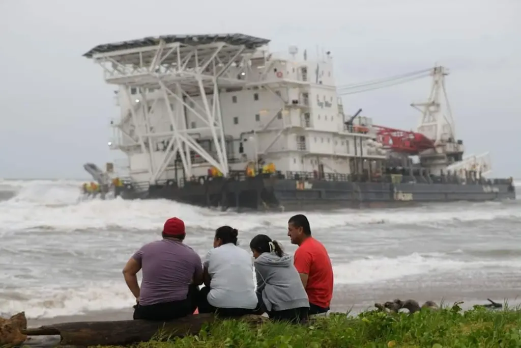 Smit Salvage responded to a grounded pipelaying barge off Mexico (4C News - X) (002)