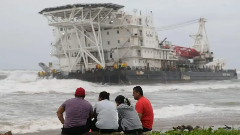 Smit Salvage responded to a grounded pipelaying barge off Mexico (4C News - X) (002)