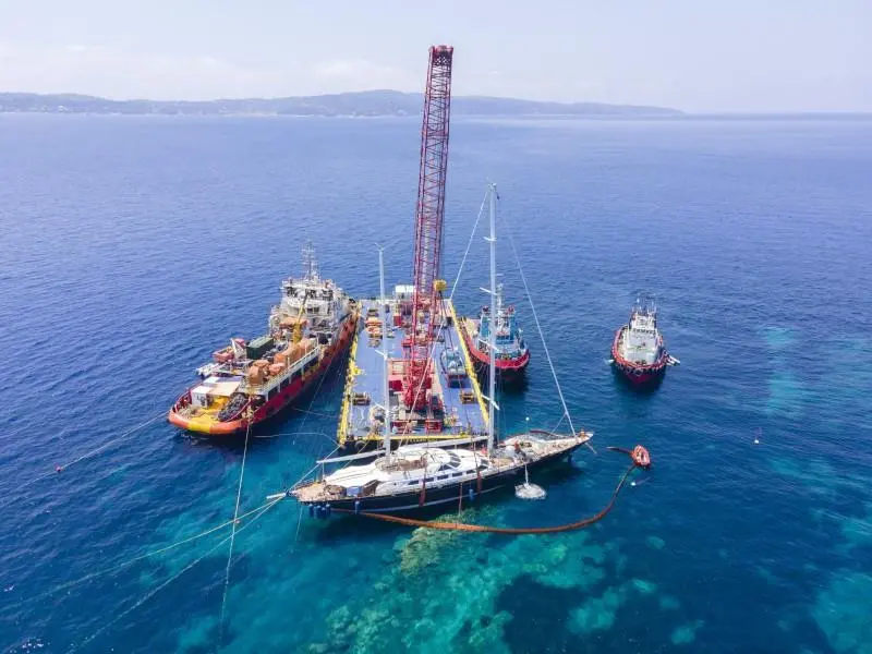 The yacht ran aground in an environmentally sensitive Natura 2000 area (Tsavliris)