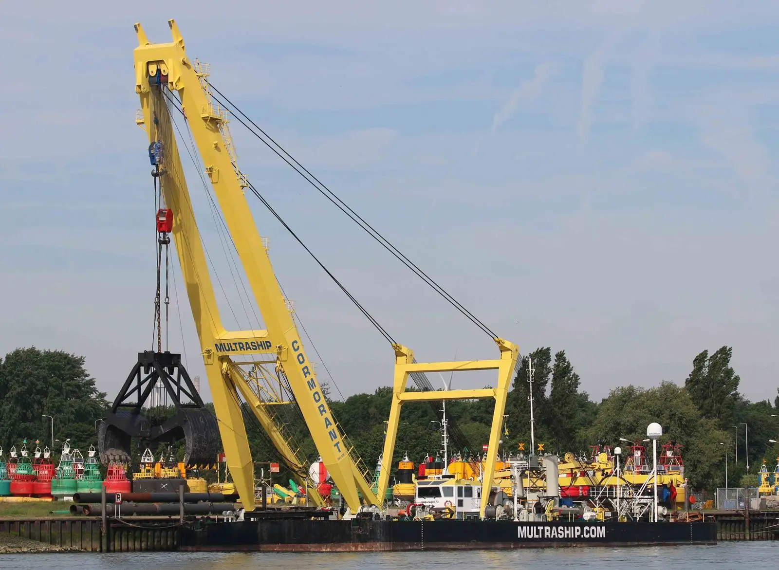 Multraship's crane barge 'Cormorant' has rescued another crane barge (Peter Barker)