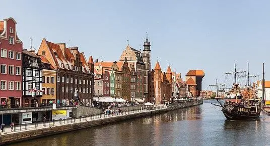 Calle_Dlugie_Pobrzeze,_Gdansk,_Polonia,_2013-05-20,_DD_06