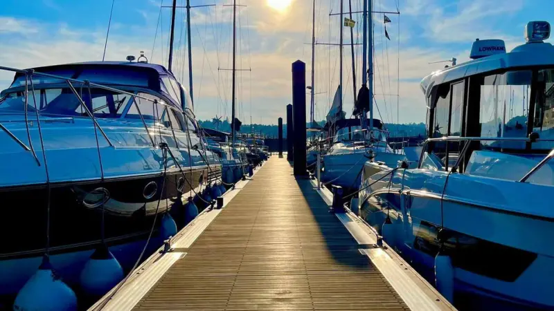 TQY Pontoon Landscape LR