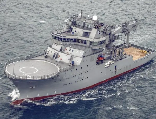 'Manawanui' was originally a Norwegian offshore support vessel (NZ MOD)