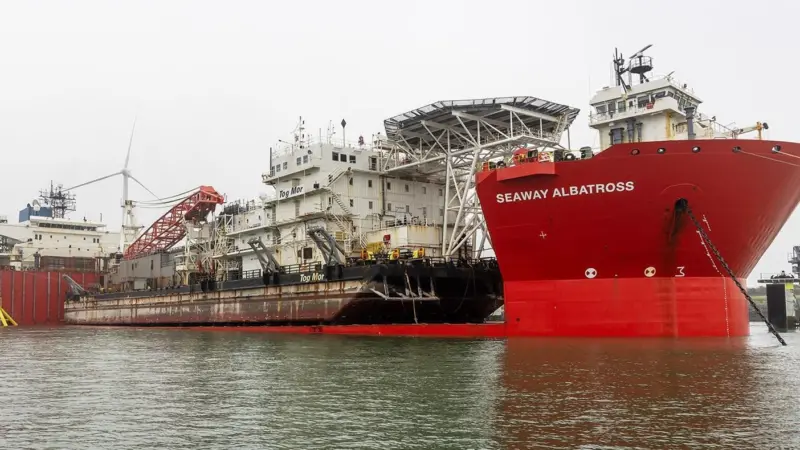 'Tog Mor' was transported to Rotterdam by heavylift ship for its new owners (Hebo)