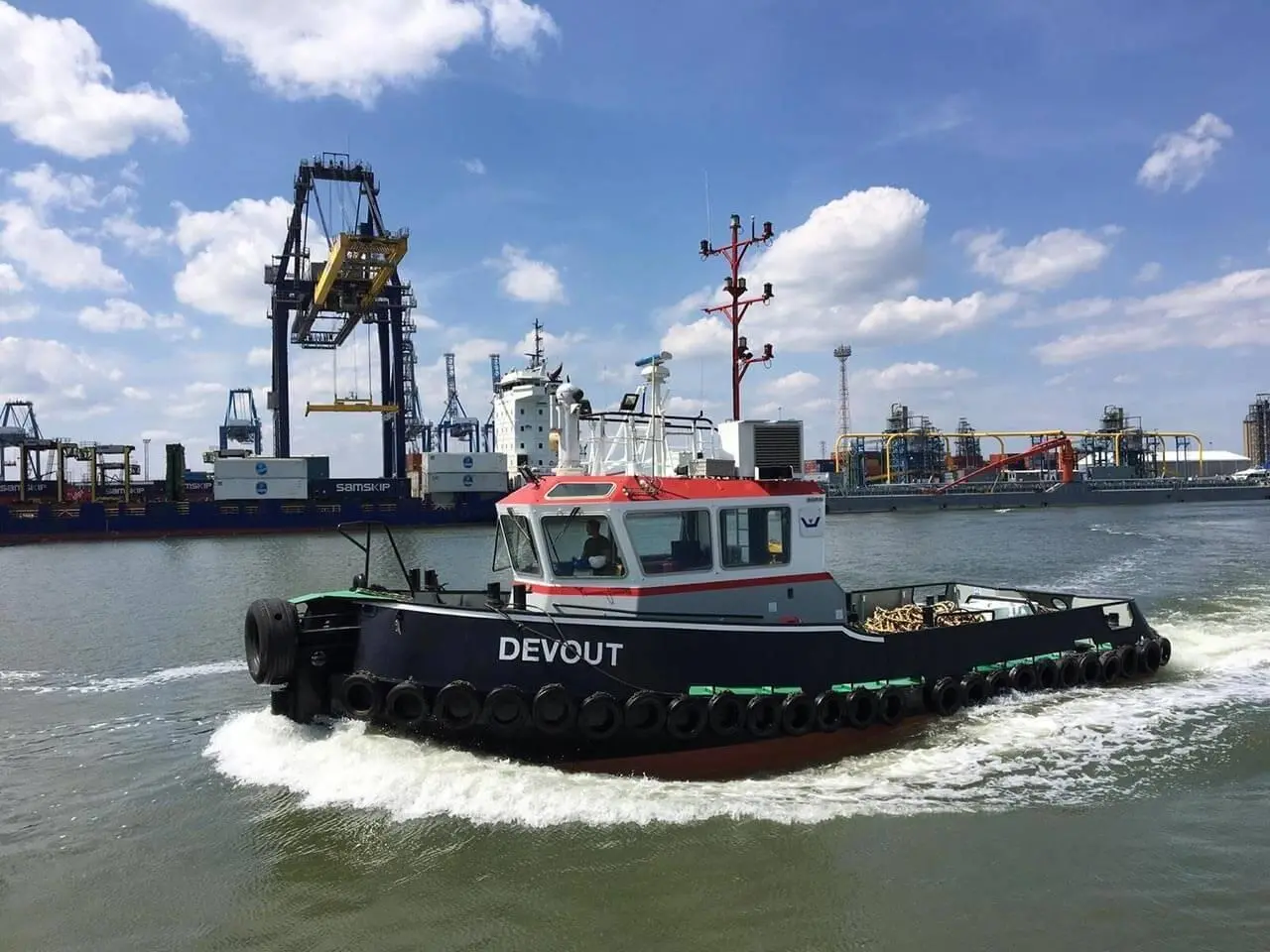 'Devout' under its previous owner Thamescraft Dry Docking (Thamescraft Dry Docking)