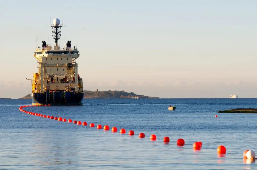 Cable-lay-C-Lion1