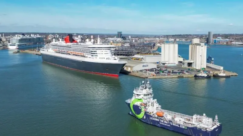 The image shows Fortescue Green Pioneer docked at the Port of Southampton