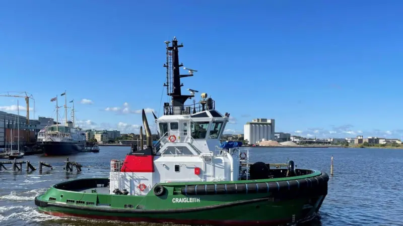 Craigleith-tug-in-the-Port-of-Leith-2048x1342