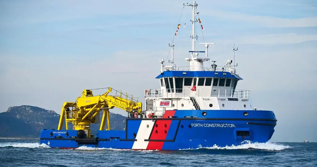 'Forth Constructor' has a conventional accommodation forward layout (Briggs)