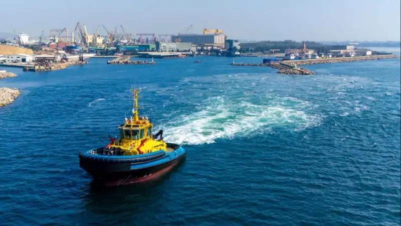 The image shows the SAAM ElectRA 2500SX tug during sea trials