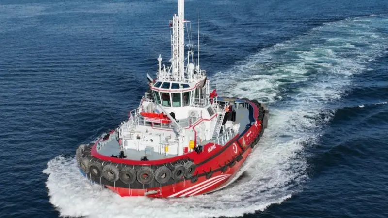 The image shows the the new Voith Water Tractor TRAktor V3900-DF in the water