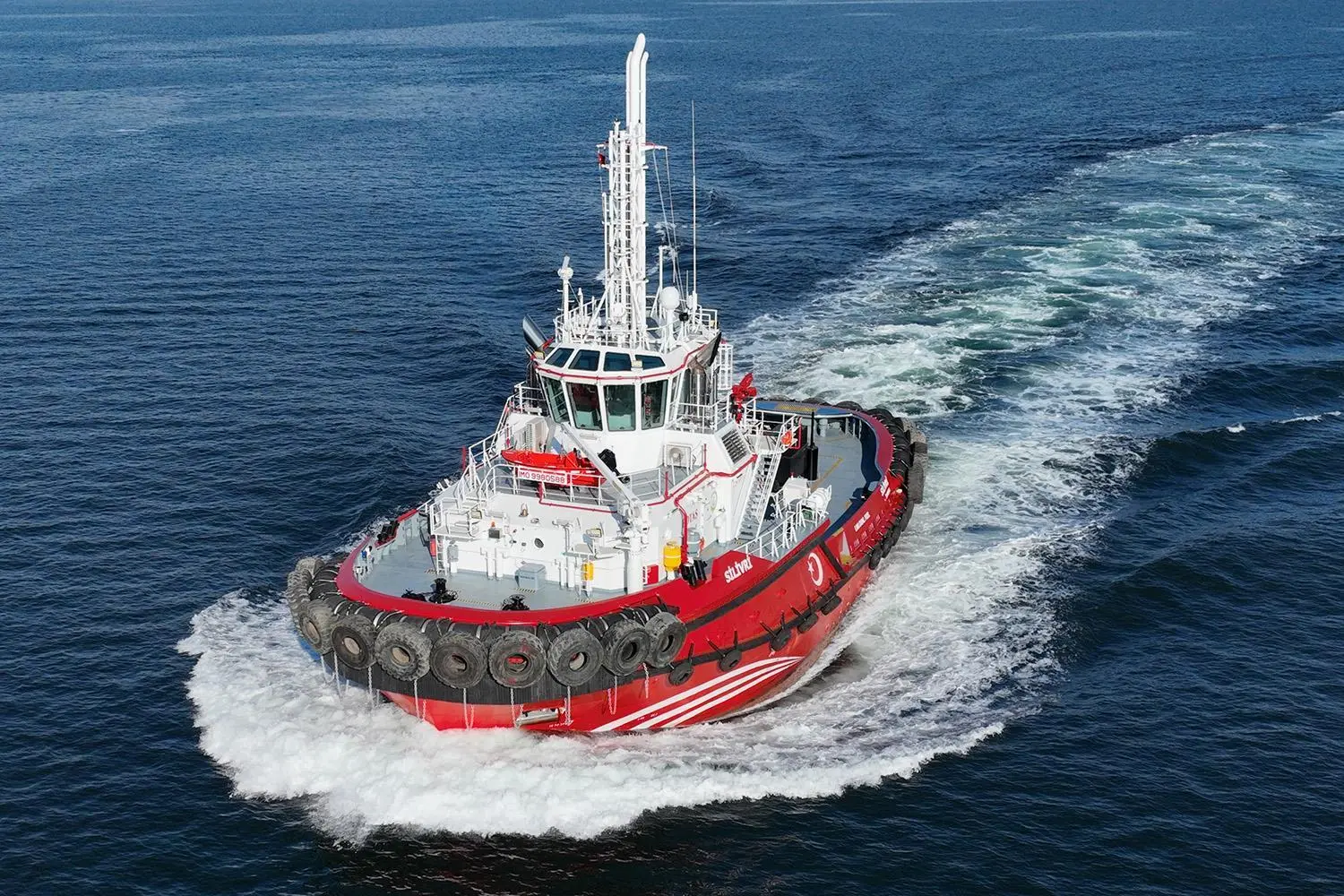 'Silivri's' mast includes well elevated vents for the LNG fuel tanks (RAL)