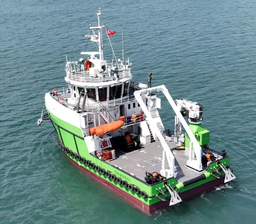 Work dedk features include an A-frame crane and moonpool (Tor Group)