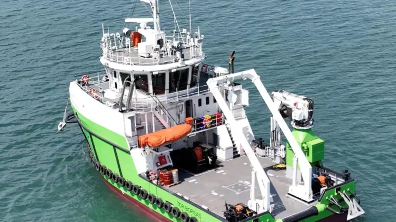 Work dedk features include an A-frame crane and moonpool (Tor Group)