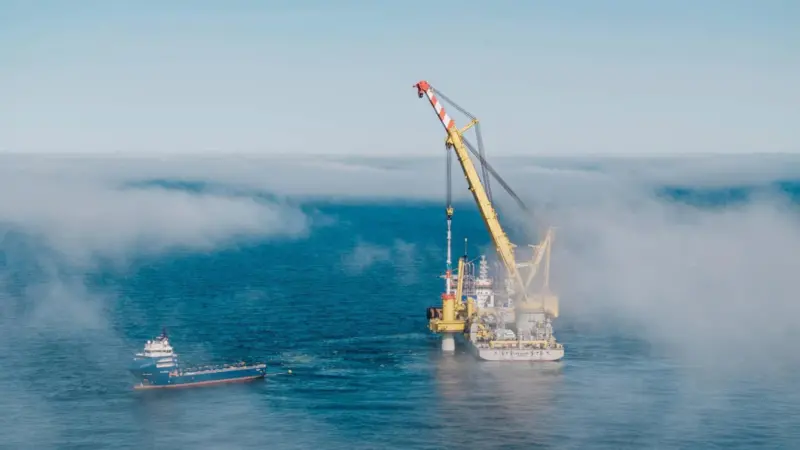The picture shows Jan De Nul's heavy-lift vessel Les Alizés at the Thor windfarm
