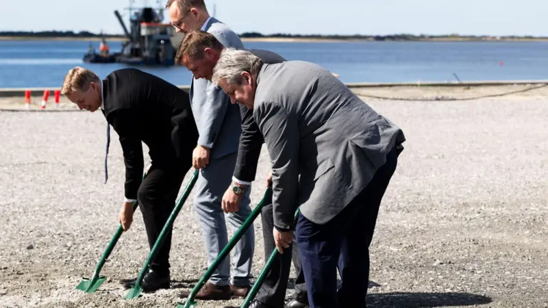 The image shows Thomas Danielson and port executives taking shovels to the ground at Esbjerg