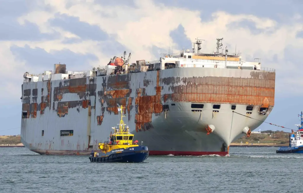 Tugs ensured 'Fremantle Highway's' entry to Rotterdam was completed safely (Peter Barker)