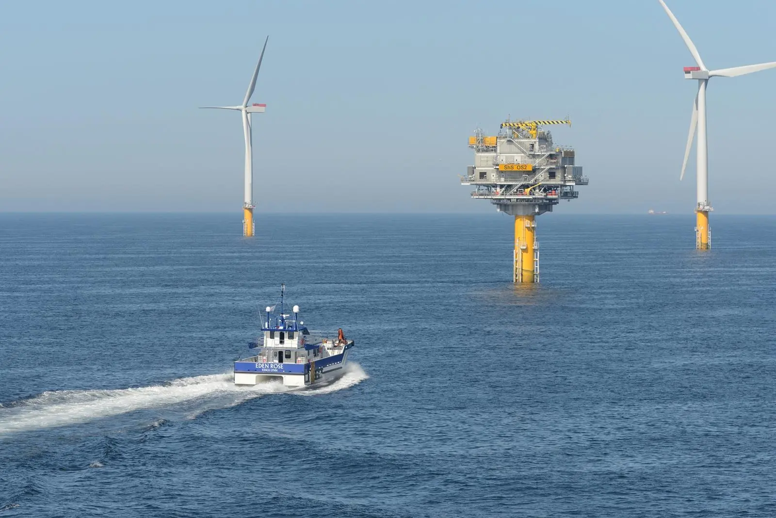 On the approach - CTV nears the wind farm