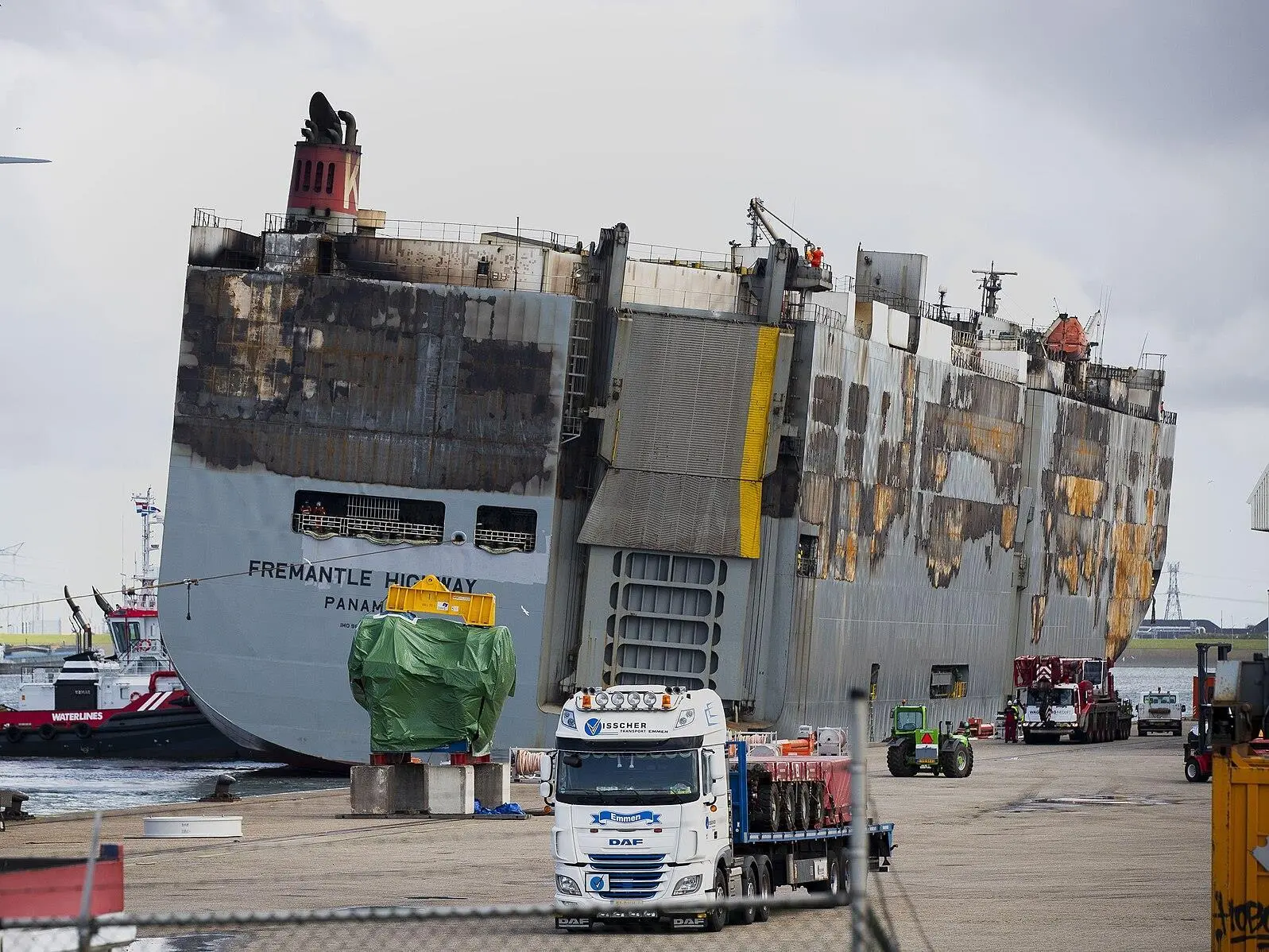 Fremantle_Highway_in_Eemshaven_(cropped)