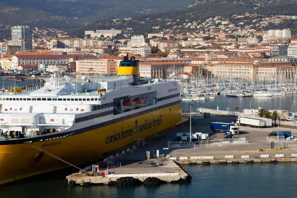 The image shows the cruise passenger at Toulon Côte d'azur