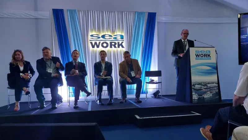 The image shows the speakers from the MOD session taking questions from the audience