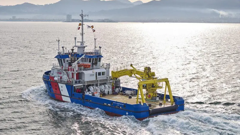 The image shows the Briggs Marine Forth Constructor vessel on the water