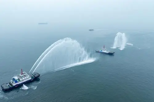 The image shows the Qing Dian Tuo 1 on the water