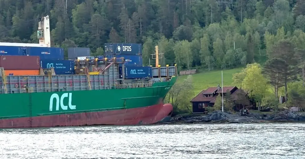 'NCL Salten' came to rest in the garden of a residential property near Trondheim (Redningsselskapets Sjøredningskorps Trondheim)